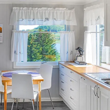 Nice In With House Sea View Holiday home Leknes